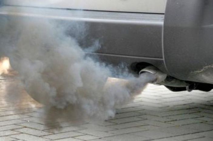 Smog e auto, finita l'emergenza: da domani circolazione normale Smog e auto, finita l'emergenza: da domani circolazione normale