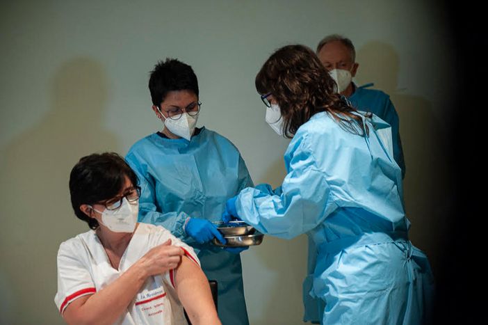 Vaccini, Canalis (Pd) lancia l'allarme: “Sempre più medici rinunciano a vaccinare”