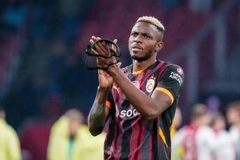 Osimhen alla Juve? Il post sui social con la maglia... bianconera Osimhen alla Juve? Il post sui social con la maglia... bianconera