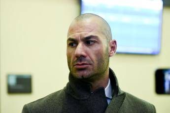 Riccardo Bossi, figlio di Umberto, condannato a 16 mesi per maltrattamenti alla madre Riccardo Bossi, figlio di Umberto, condannato a 16 mesi per maltrattamenti alla madre