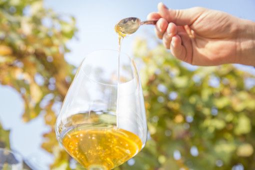 Miele e sport: il segreto per un’alimentazione vincente Miele e sport: il segreto per un’alimentazione vincente