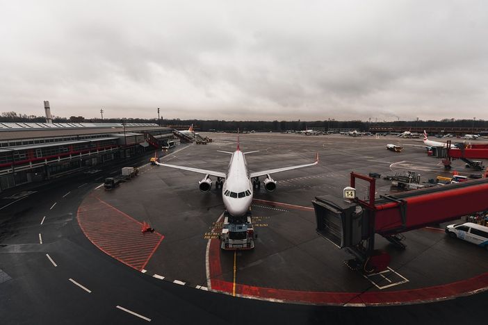 Cosa portare duranti i viaggi lunghi in aereo
