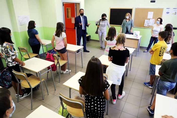 Anche a Grugliasco suona la prima campanella: Montà e Guarino incontrano gli studenti