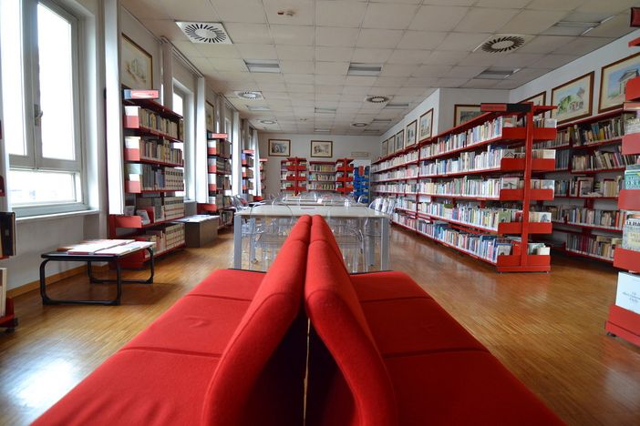 Grugliasco, riaperte le sale di lettura della biblioteca civica Neruda: 12 postazioni su prenotazione