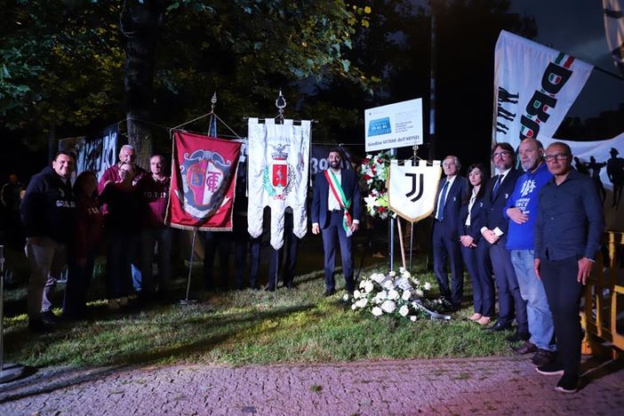 Una foto di archivio di commemorazione della tragedia dell'Heysel a Grugliasco Una foto di archivio di commemorazione della tragedia dell'Heysel a Grugliasco