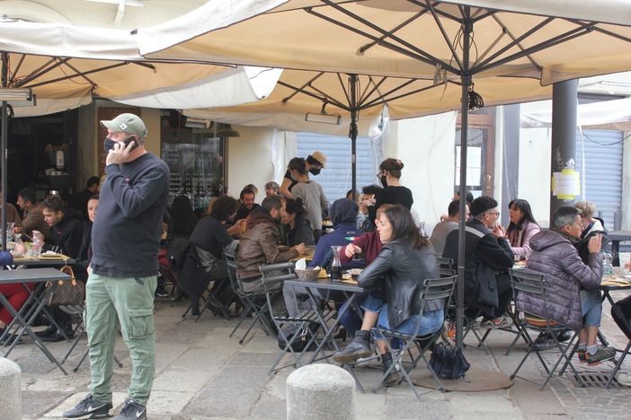 Dehors di un locale pubblico Dehors di un locale pubblico