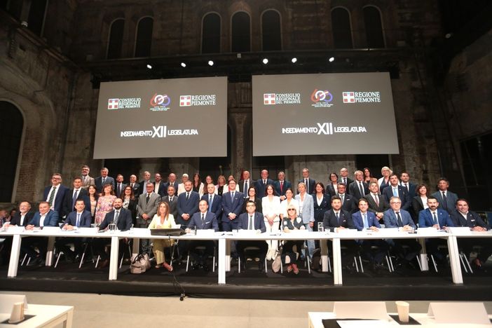 Una foto di gruppo dei componenti del nuovo Consiglio regionale del Piemonte Una foto di gruppo dei componenti del nuovo Consiglio regionale del Piemonte