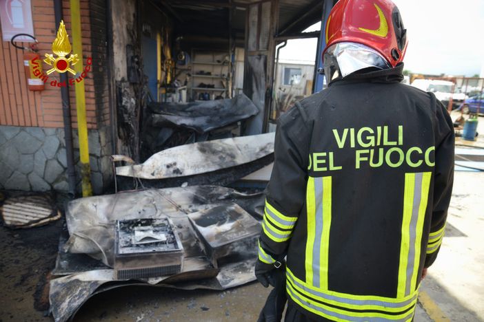 vigili del fuoco in azione
