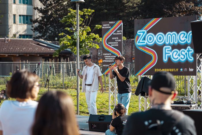 ZOOMERFEST: il festival dedicato alla Generazione Z torna a Cascina Fossata per la seconda edizione il 17 e 18 maggio ZOOMERFEST: il festival dedicato alla Generazione Z torna a Cascina Fossata per la seconda edizione il 17 e 18 maggio