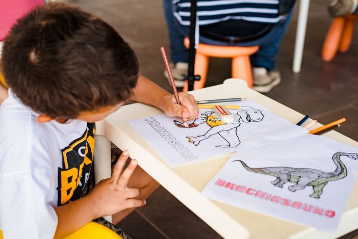 Con DINOSAURS EXPERIENCE a JollyLAND vivi un'estate di animazioni e divertimento giurassico per tutta la famiglia a Vinovo