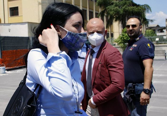 La ministra Azzolina assicura: "Le scuole uno dei luoghi più sicuri, bisogna evitare gli assembramenti fuori" La ministra Azzolina assicura: "Le scuole uno dei luoghi più sicuri, bisogna evitare gli assembramenti fuori"
