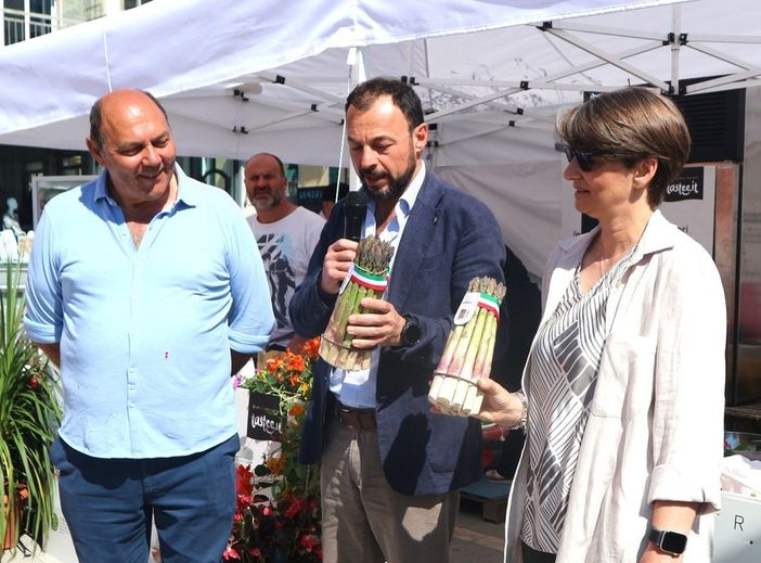 Santena: domenica 19 maggio la premiazione del contest &quot;Il fascino dell'Asparago e dei Fiori eduli&quot;. Le ricette finaliste.