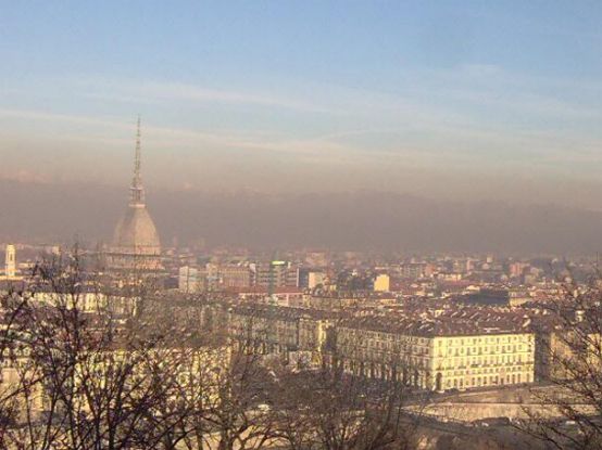 Smog, a Torino e in 33 comuni della cintura il semaforo rimane rosso Smog, a Torino e in 33 comuni della cintura il semaforo rimane rosso