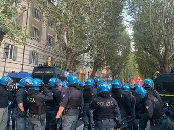 Cronista Adnkronos minacciata durante corteo pro Pal a Roma: la solidarietà della politica Cronista Adnkronos minacciata durante corteo pro Pal a Roma: la solidarietà della politica