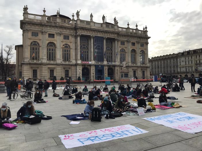 Gli studenti tornano in piazza: “Il rientro del 7 gennaio non sia una farsa come quello di settembre” [VIDEO]