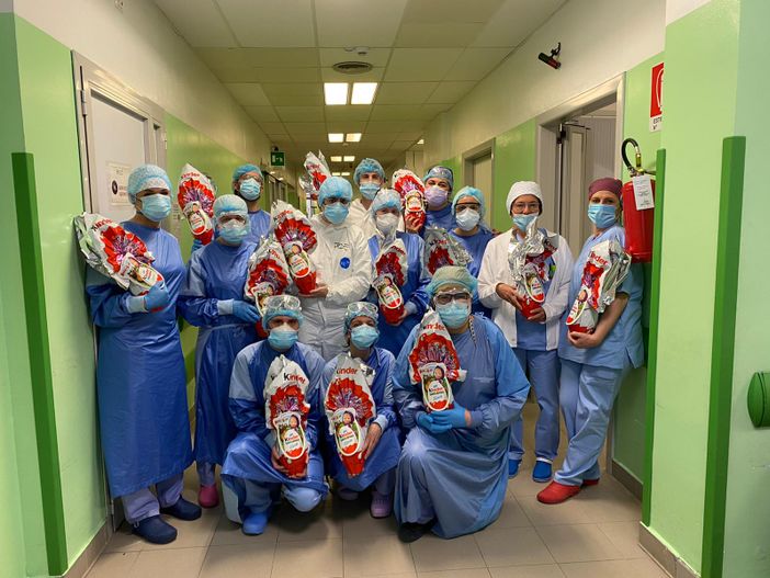 La donazione al personale della Medicina di Rivoli