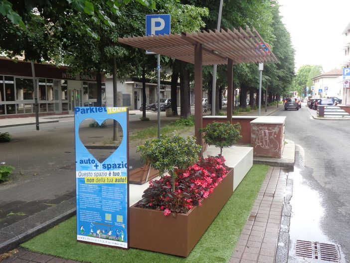 Installazione per far sedere i pedoni