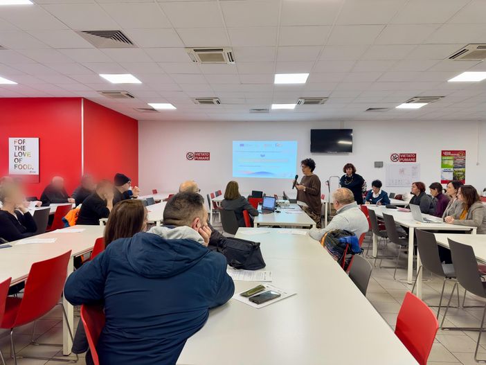 Soldi per gli operai in cassa che fanno formazione: alla Lear si è cominciato Soldi per gli operai in cassa che fanno formazione: alla Lear si è cominciato