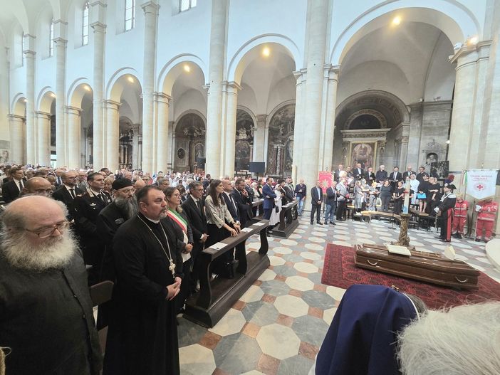 Torino saluta Nosiglia, vescovo di lavoratori e poveri: "Voleva che tutti fossero sfamati" Torino saluta Nosiglia, vescovo di lavoratori e poveri: "Voleva che tutti fossero sfamati"