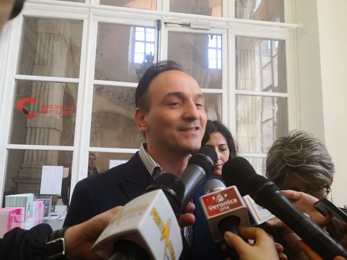 Riaperture commerciali: per il Piemonte il giorno del giudizio sarà venerdì Riaperture commerciali: per il Piemonte il giorno del giudizio sarà venerdì