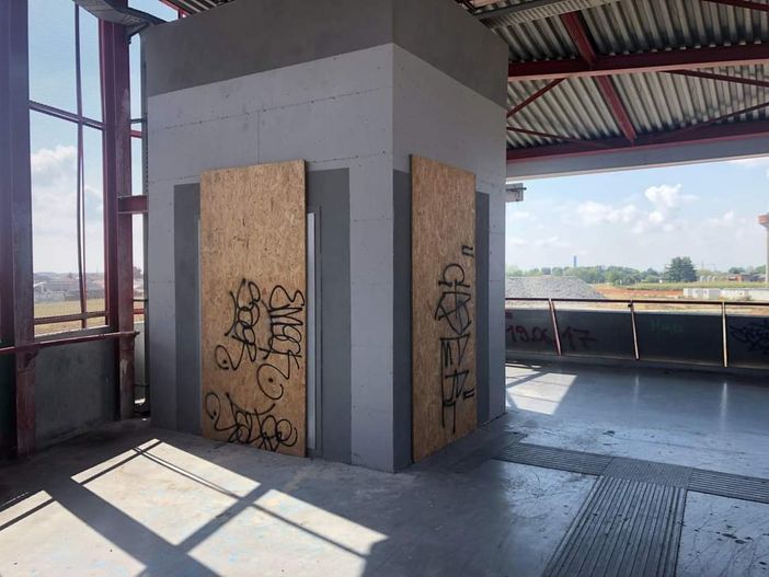 ascensori fermata della metropolitana