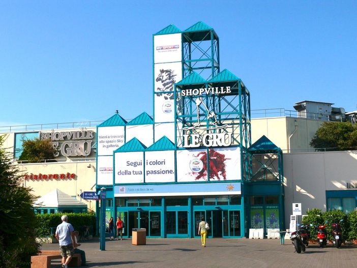 Centro commerciale Le Gru Centro commerciale Le Gru