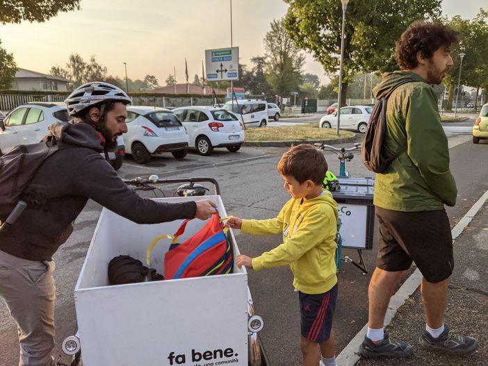 persona in bicicletta persona in bicicletta