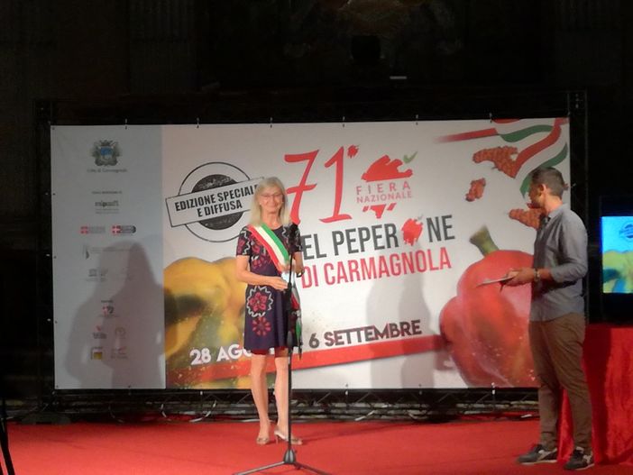 A Carmagnola anche il Peperone indossa la mascherina, ma la 71esima Fiera manda un segnale di ottimismo (e si scopre social)