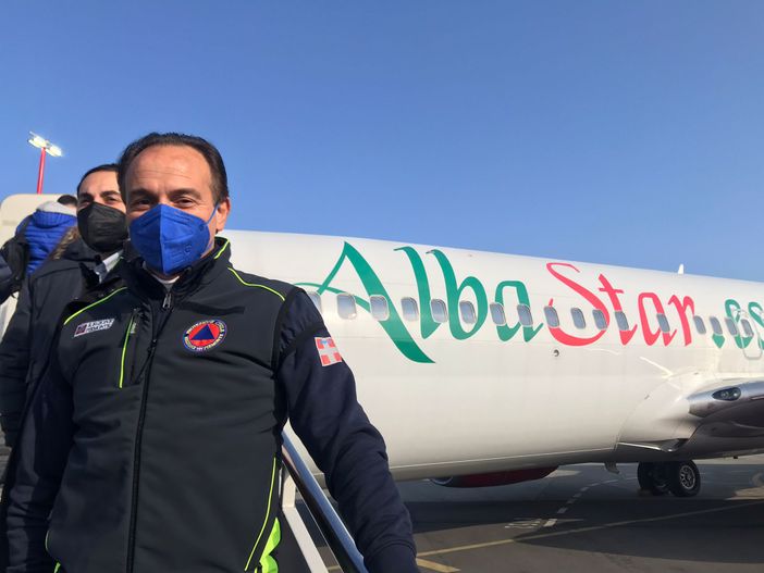 Alberto Cirio sta per salire in aereo