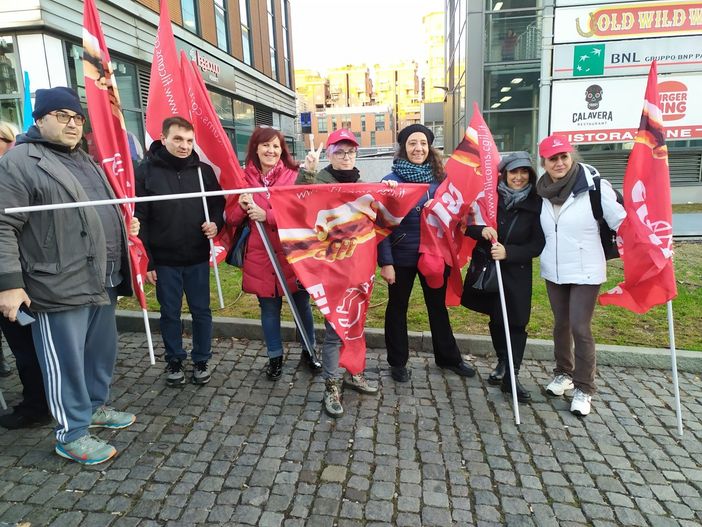 Scioperano i lavoratori del Turismo e del Commercio: "Impoveriti da salari bassi, flessibilità, contratti precari e part time"