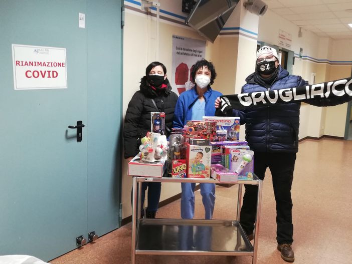 Grugliasco, consegnati ai bambini della pediatria di Rivoli i giocattoli acquistati dallo Juventus club Grugliasco