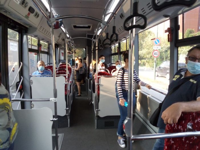 La &quot;promozione&quot; della scuola passa dalla fermata del bus: il Piano della Regione per uscire dallo scacco in 4 mosse