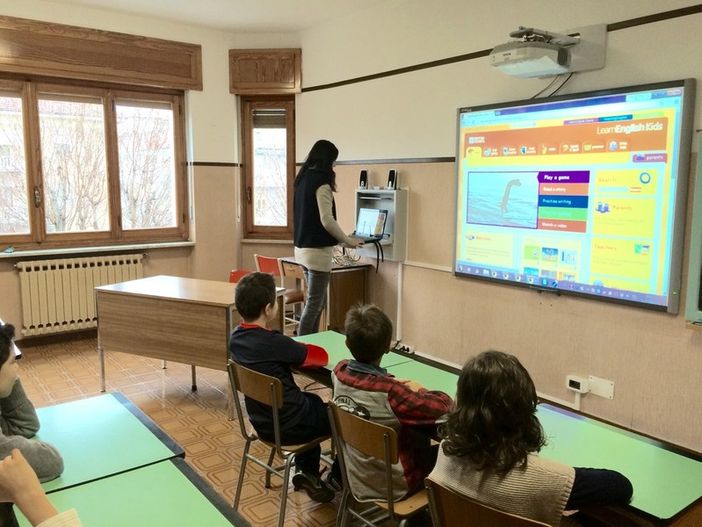 Istruzione, 100 milioni da investire in assistenza agli studenti con disabilità, in edilizia e in borse di studio Istruzione, 100 milioni da investire in assistenza agli studenti con disabilità, in edilizia e in borse di studio