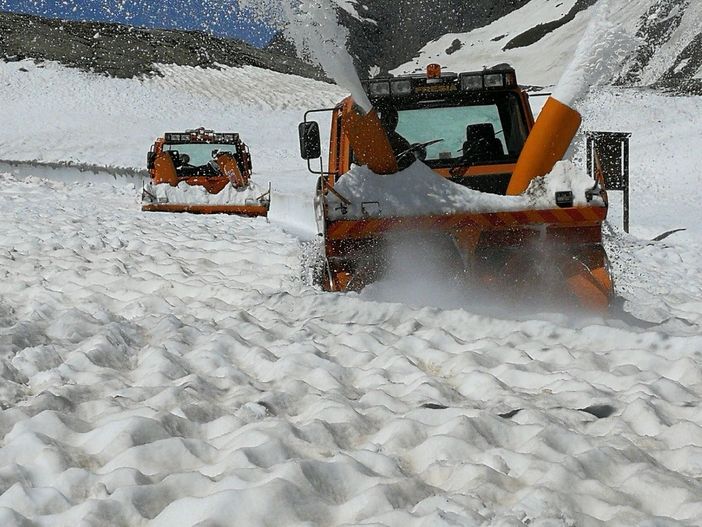 spazzaneve in azione spazzaneve in azione