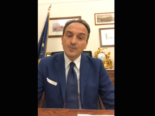 Cirio in diretta Facebook: "Il Covid è un problema di tutta Italia e i sacrifici chiesti ai piemontesi devono essere di tutti" Cirio in diretta Facebook: "Il Covid è un problema di tutta Italia e i sacrifici chiesti ai piemontesi devono essere di tutti"