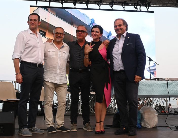 Quando due salsicce uniscono due territori: Ceriana e Bra sul Palco Gourmet di Ceriale Quando due salsicce uniscono due territori: Ceriana e Bra sul Palco Gourmet di Ceriale