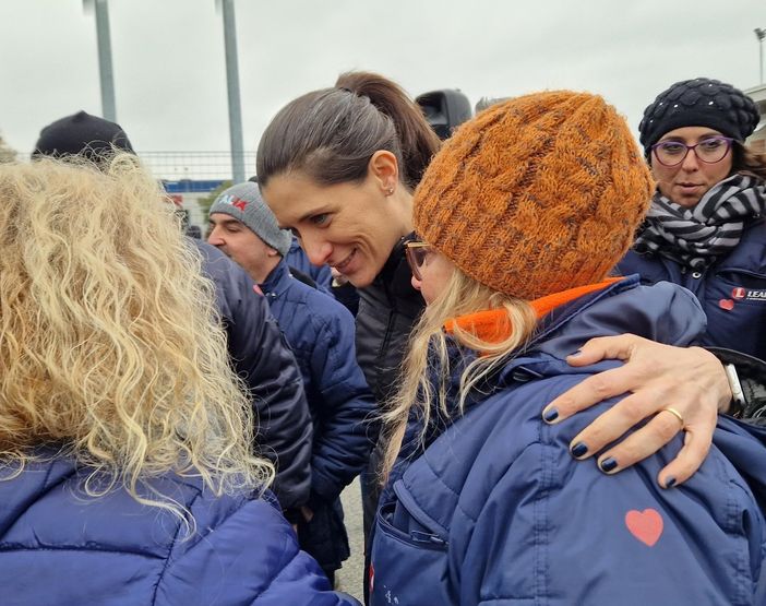 Lear Lear di Grugliasco, lavoro a rischio per 300 operai. Appendino (M5S): "Porto caso in Parlamento" Lear Lear di Grugliasco, lavoro a rischio per 300 operai. Appendino (M5S): "Porto caso in Parlamento"
