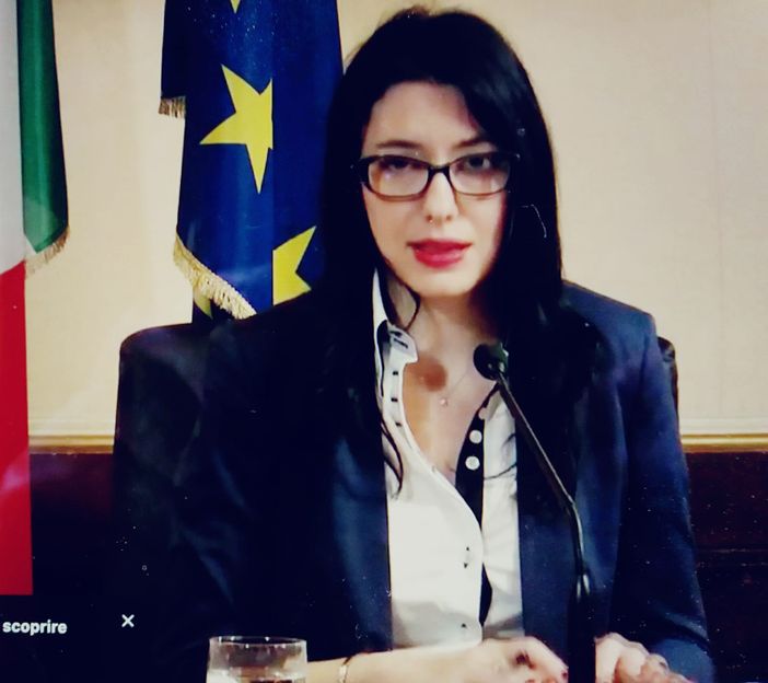 Regole per la maturità: a scuola 15 minuti prima, distanza di due metri, un solo accompagnatore