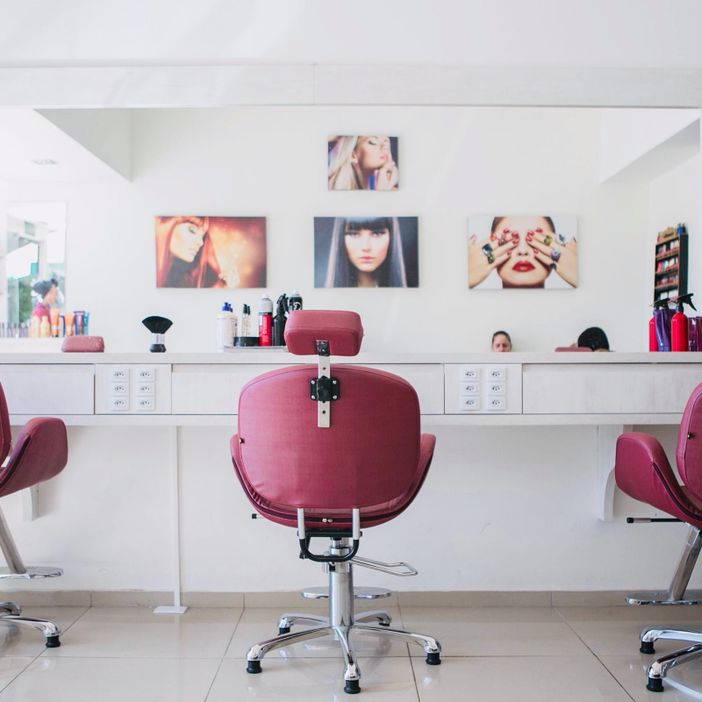 Fase 2, l'appello di estetica e parrucchieri: "Non fateci ripartire oltre il 25 maggio"