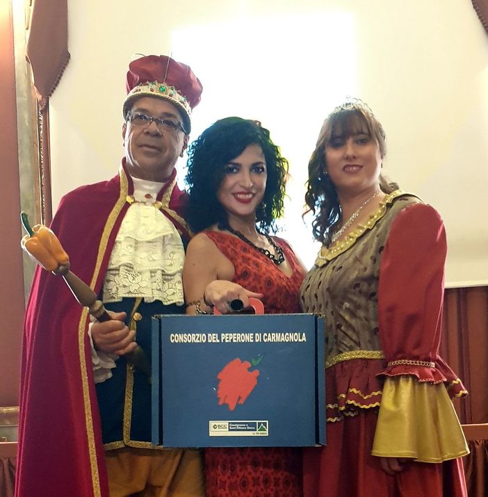 Riprende LIVE.IT in diretta dalla Fiera del Peperone di Carmagnola Riprende LIVE.IT in diretta dalla Fiera del Peperone di Carmagnola