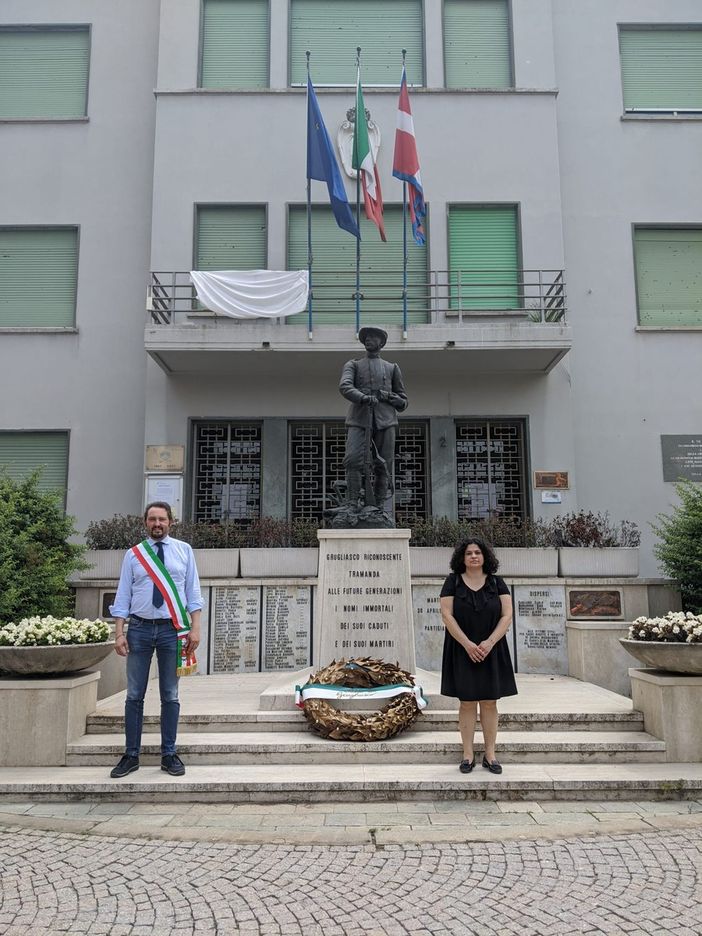 Strage di Capaci, anche Grugliasco ha aderito all'iniziativa dei lenzuoli bianchi dell'Anci Strage di Capaci, anche Grugliasco ha aderito all'iniziativa dei lenzuoli bianchi dell'Anci