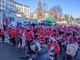 Sbandieratori davanti all'ospedale