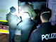 Arrestato passeur iracheno in alta Val Susa mentre cercava di far salire 10 migranti in un tir in sosta (VIDEO)