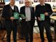 presentazione con persone in piedi