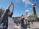 A Torino gli infermieri si incatenano davanti alla Regione: “Gli eroi sono stati dimenticati” [VIDEO e FOTO]