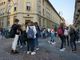 studenti fuori da una scuola di Torino