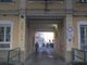 Grugliasco, la sicurezza va in scena: un nuovo defibrillatore nel cortile del teatro Perempruner