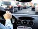 persona al volante di un'auto