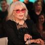 Amanda Lear a Belve: "Dalì era impotente, Bowie? Faceva un po' schifo..."