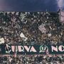Petardi in campo, rissa e ospiti scortati fuori: caos in Palermo-Catanzaro